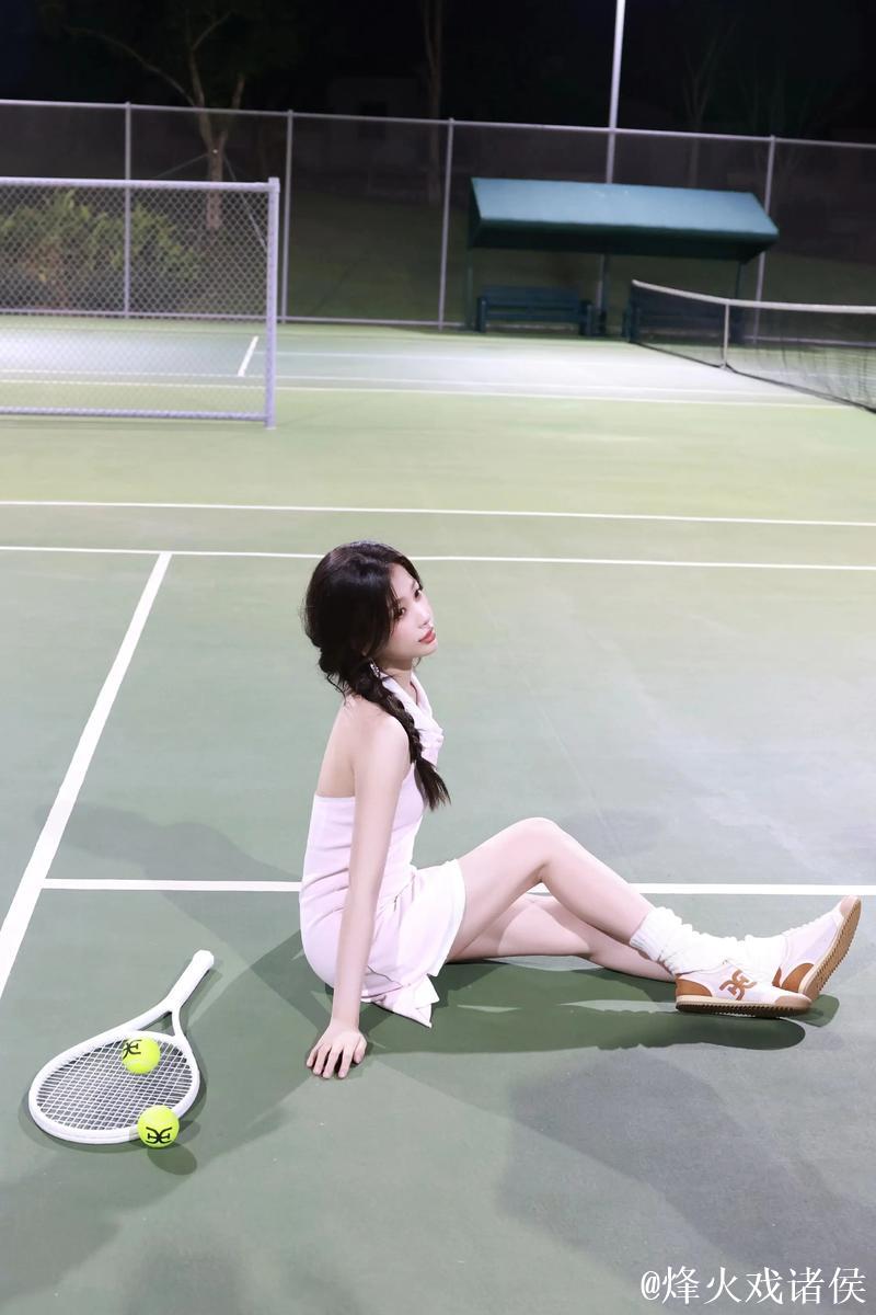 虞书欣的可爱跑姿引发热议,姜暮的细腻细节同样吸睛 虞书欣的可爱跑姿引发热议,姜暮的细腻细节同样吸睛