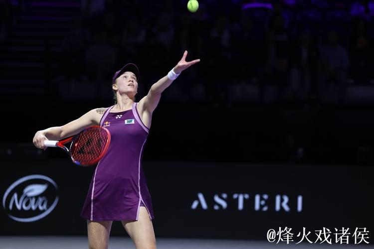 WTA年终总决赛：莱巴金娜连胜两场 率先锁定半决赛席位