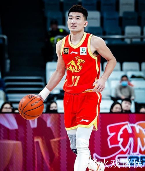 CBA俱乐部杯：孙铭徽贡献13+10 浙江方兴渡击败青岛