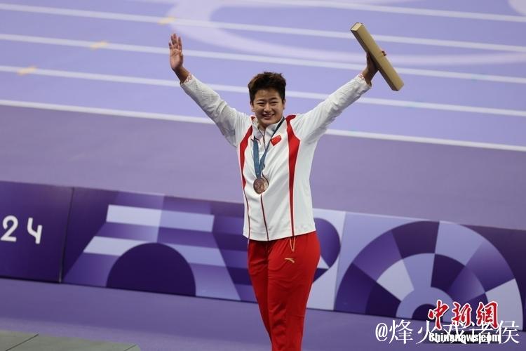 田径世锦赛女子链球：赵杰创个人最佳成绩夺银牌